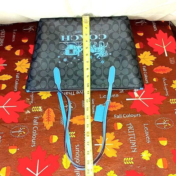 COACH shoulder bag w/ Horse & Carriage - Picture 12 of 15